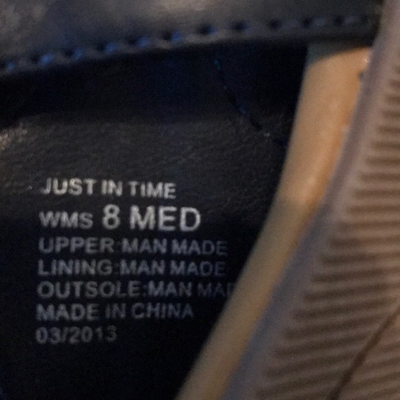 Kenneth Cole Thong Sandal - Picture 5 of 5